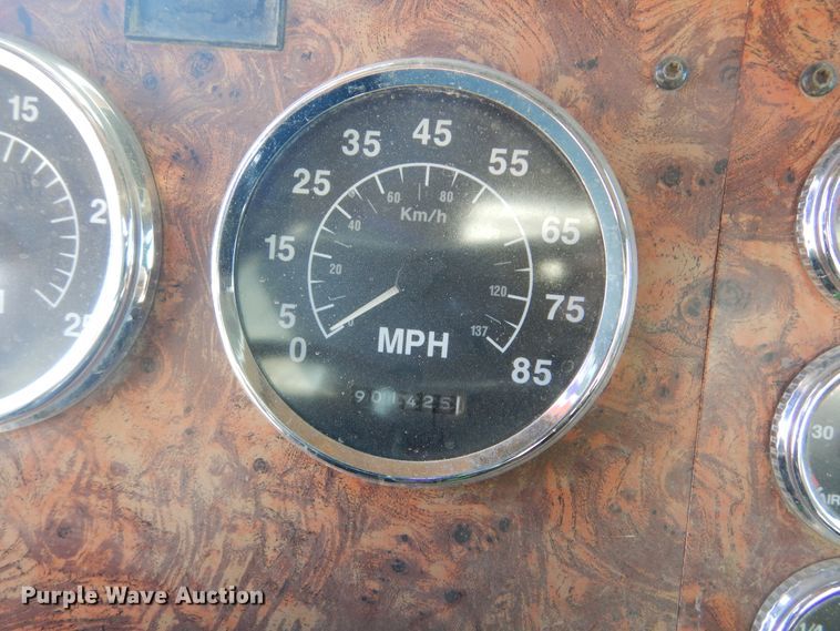 image for item MX9894 1996 International 9300  semi truck