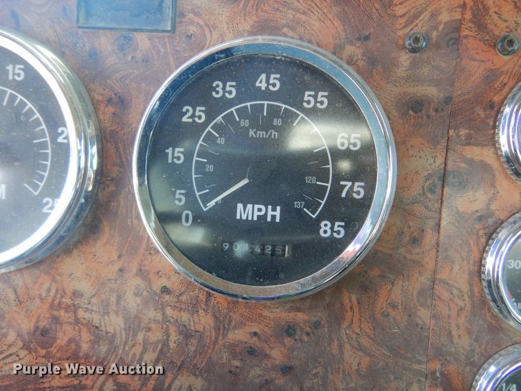 image for item MX9894 1996 International 9300  semi truck