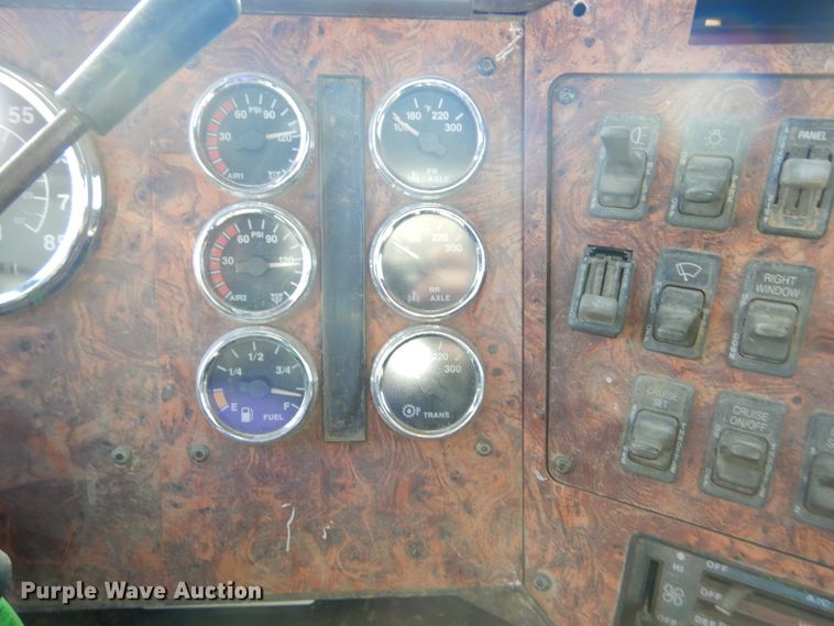 image for item MX9894 1996 International 9300  semi truck