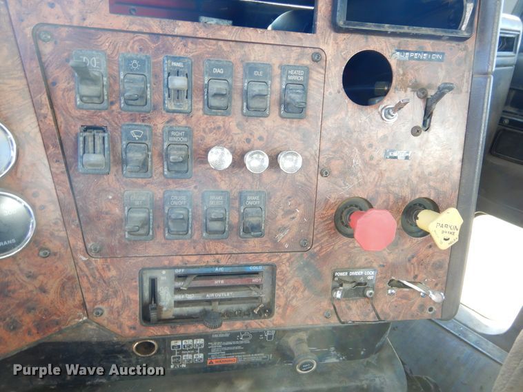 image for item MX9894 1996 International 9300  semi truck