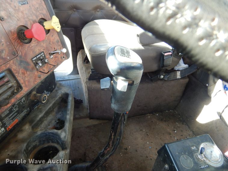 image for item MX9894 1996 International 9300  semi truck