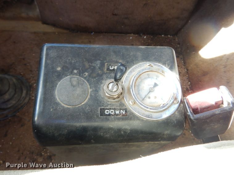 image for item MX9894 1996 International 9300  semi truck