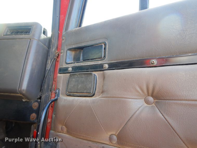 image for item MX9894 1996 International 9300  semi truck