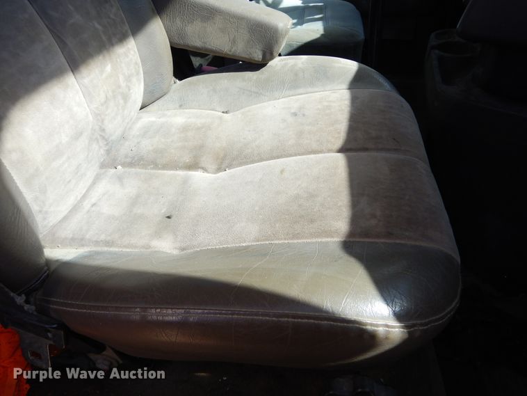 image for item MX9894 1996 International 9300  semi truck