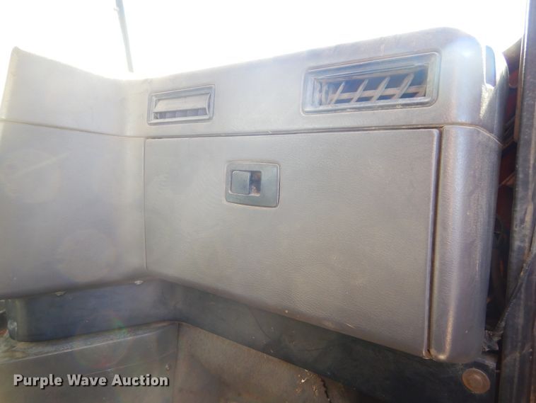 image for item MX9894 1996 International 9300  semi truck