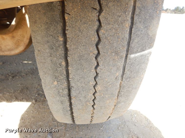 image for item MX9894 1996 International 9300  semi truck