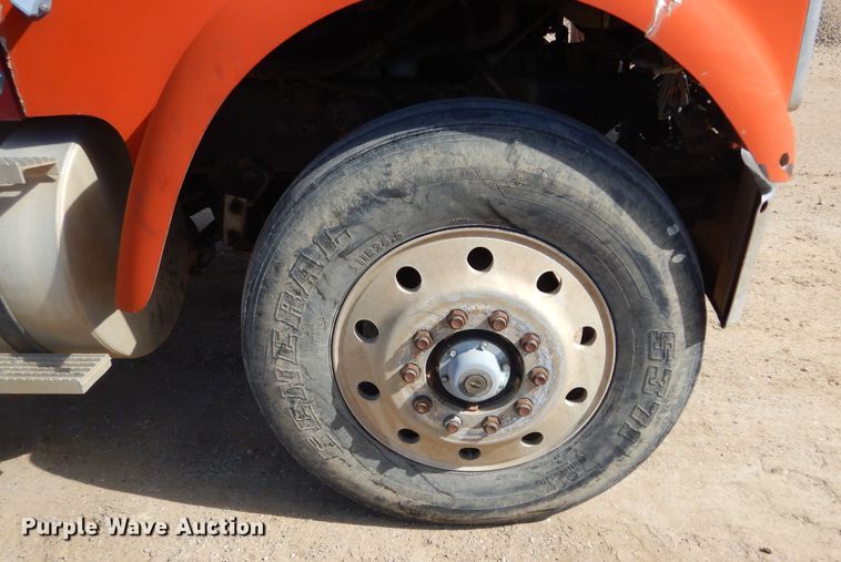 image for item MX9894 1996 International 9300  semi truck