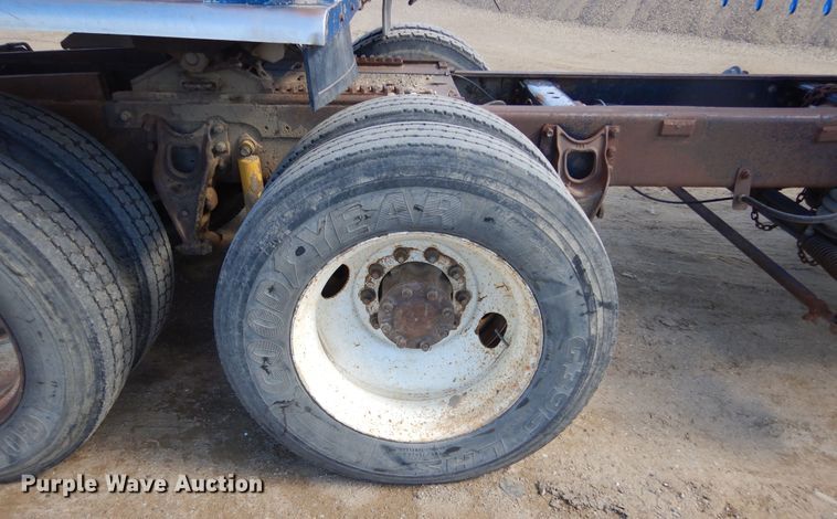 image for item MX9894 1996 International 9300  semi truck