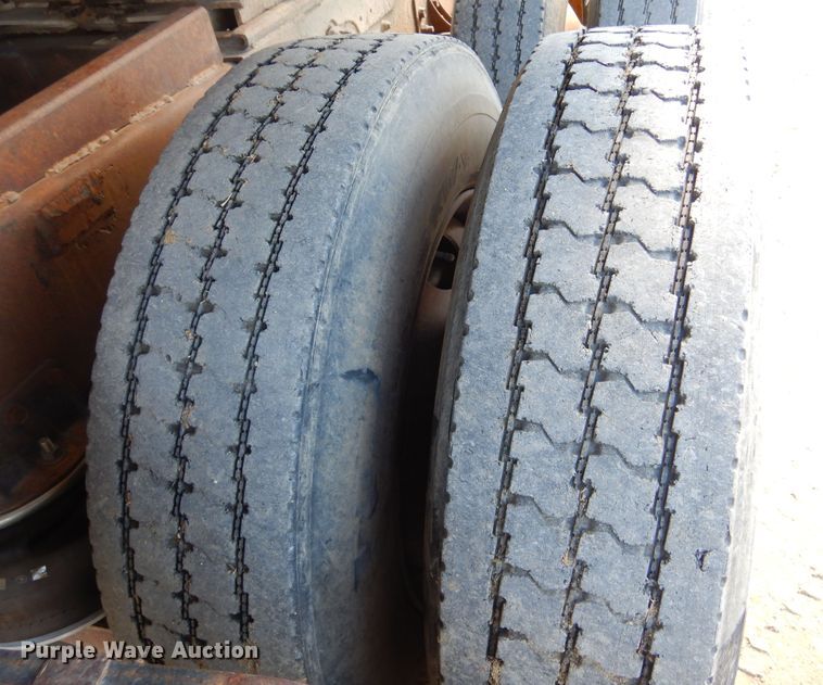 image for item MX9894 1996 International 9300  semi truck