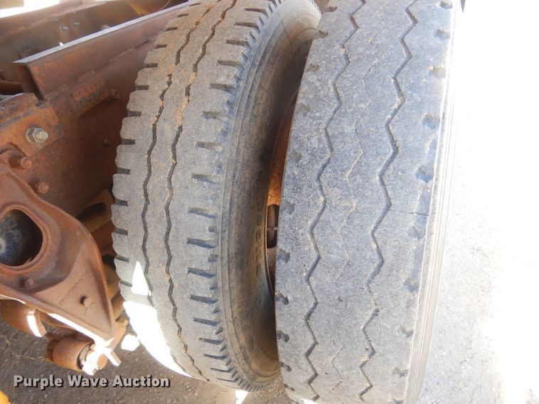 image for item MX9894 1996 International 9300  semi truck