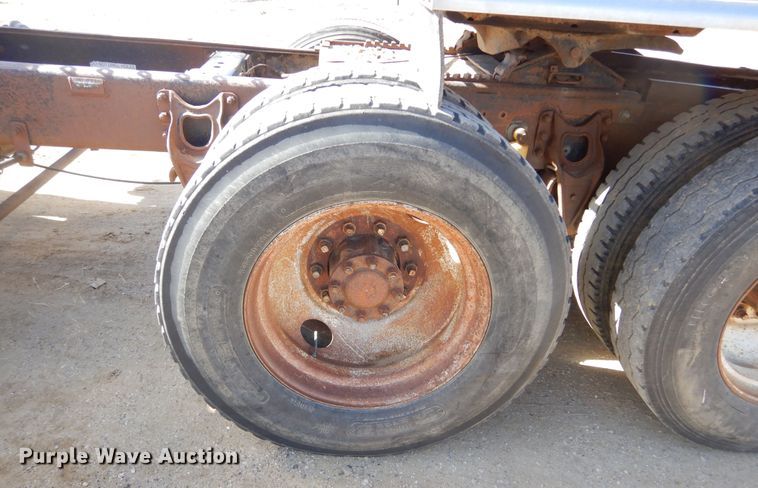 image for item MX9894 1996 International 9300  semi truck