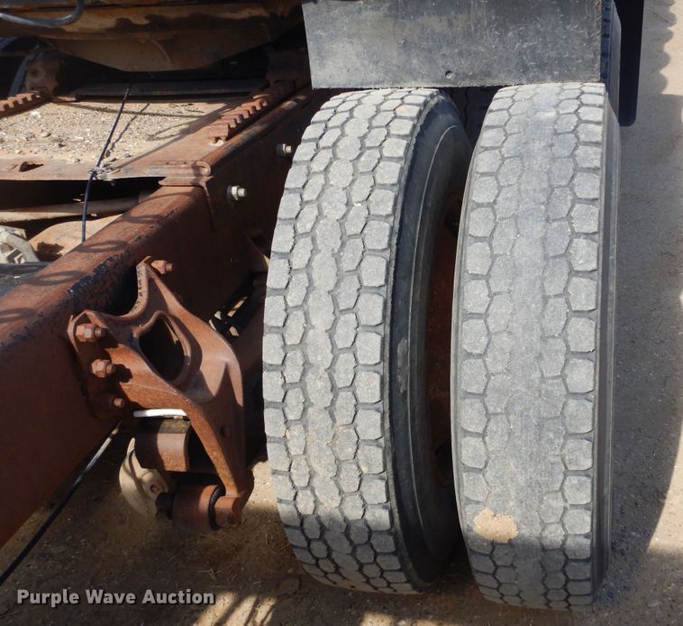 image for item MX9894 1996 International 9300  semi truck