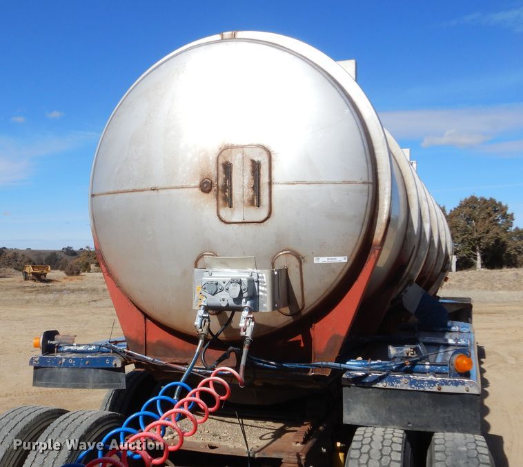 image for item MX9895 1979 Fruehauf TKP-F2-W-6500  tank truck