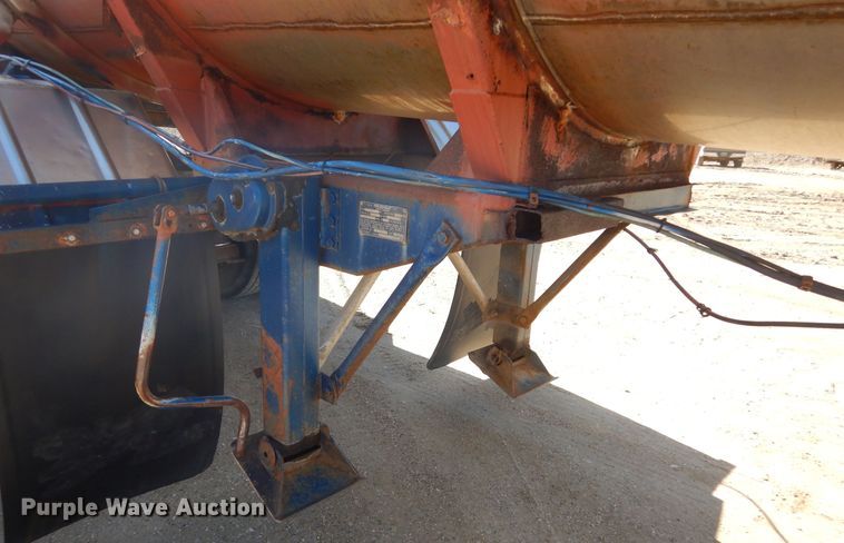 image for item MX9895 1979 Fruehauf TKP-F2-W-6500  tank truck