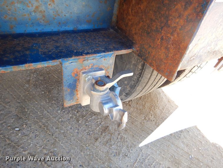 image for item MX9895 1979 Fruehauf TKP-F2-W-6500  tank truck