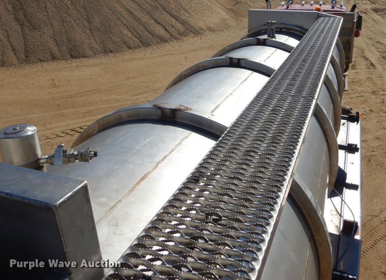 image for item MX9895 1979 Fruehauf TKP-F2-W-6500  tank truck