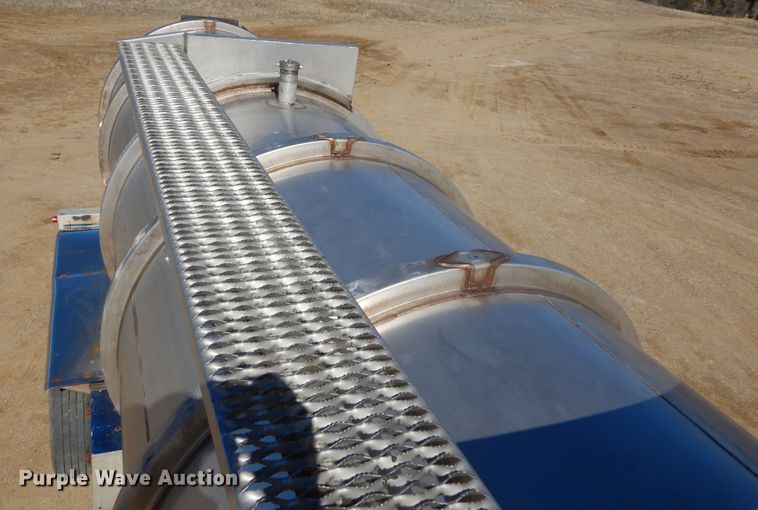 image for item MX9895 1979 Fruehauf TKP-F2-W-6500  tank truck