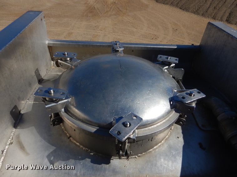 image for item MX9895 1979 Fruehauf TKP-F2-W-6500  tank truck