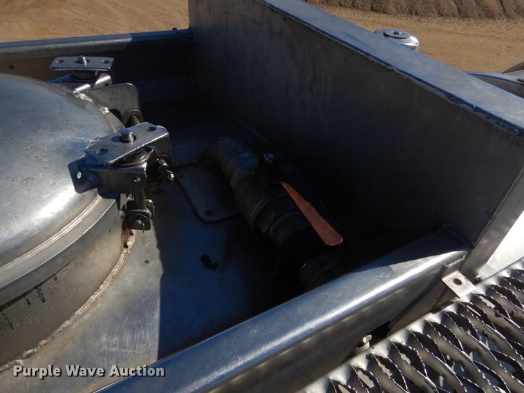 image for item MX9895 1979 Fruehauf TKP-F2-W-6500  tank truck