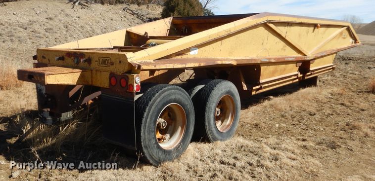 image for item MX9897 1982 Lance B20B39  bottom dump trailer