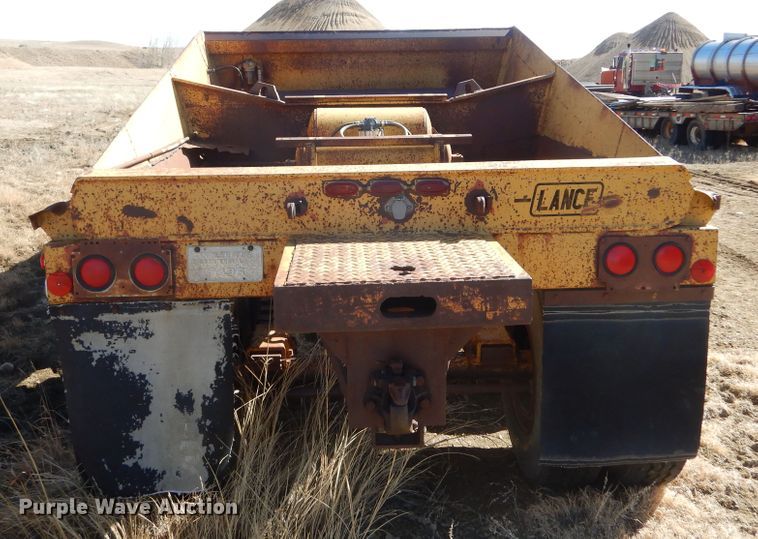 image for item MX9897 1982 Lance B20B39  bottom dump trailer