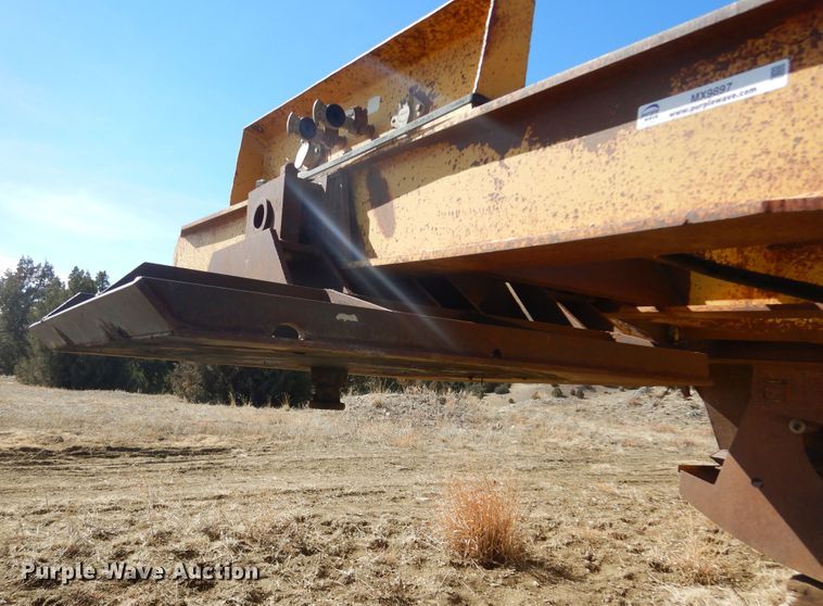 image for item MX9897 1982 Lance B20B39  bottom dump trailer