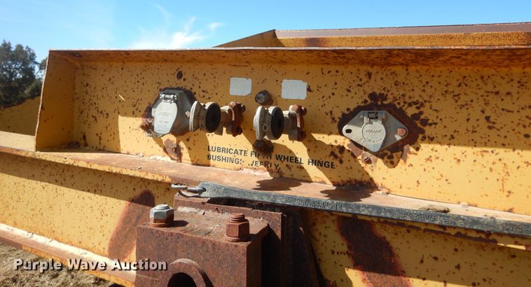 image for item MX9897 1982 Lance B20B39  bottom dump trailer