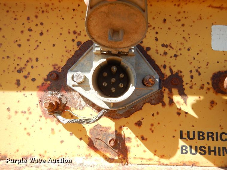 image for item MX9897 1982 Lance B20B39  bottom dump trailer