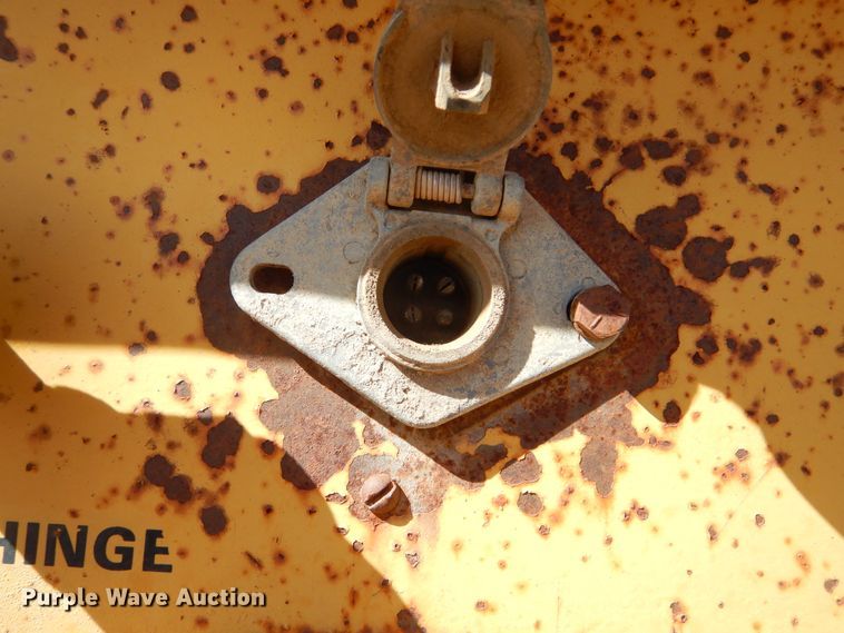 image for item MX9897 1982 Lance B20B39  bottom dump trailer