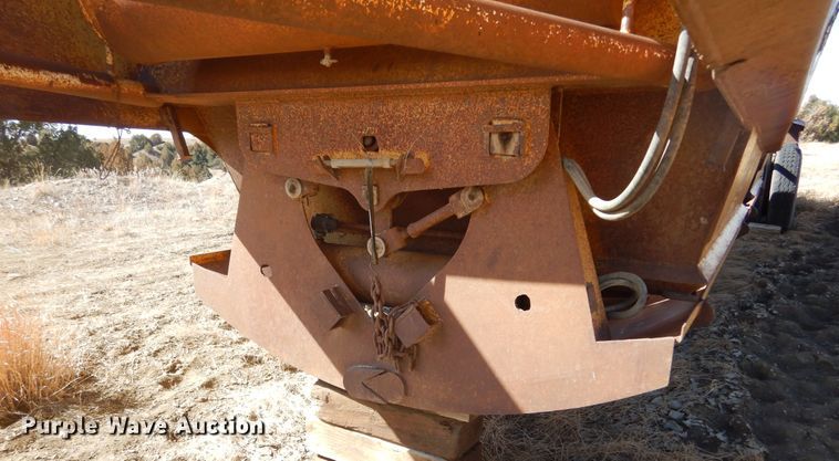 image for item MX9897 1982 Lance B20B39  bottom dump trailer