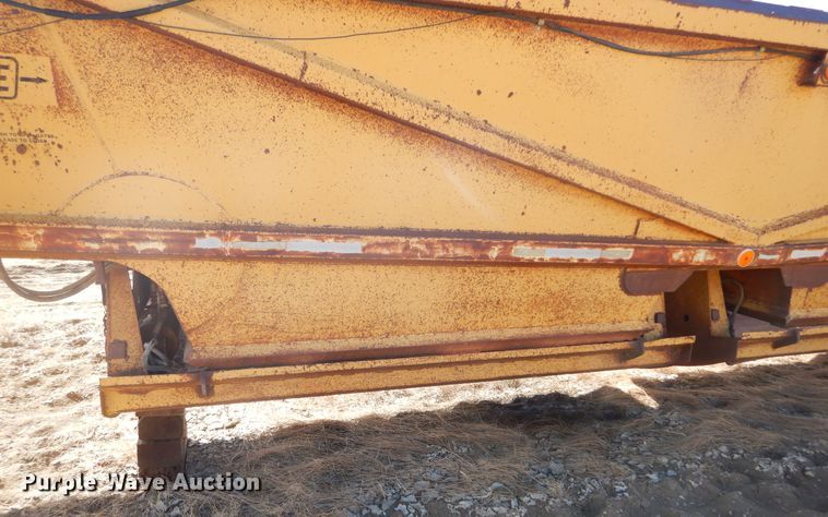 image for item MX9897 1982 Lance B20B39  bottom dump trailer