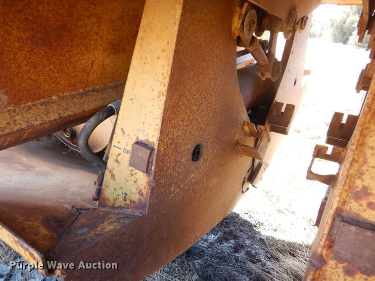 image for item MX9897 1982 Lance B20B39  bottom dump trailer