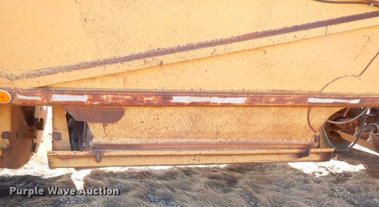 image for item MX9897 1982 Lance B20B39  bottom dump trailer