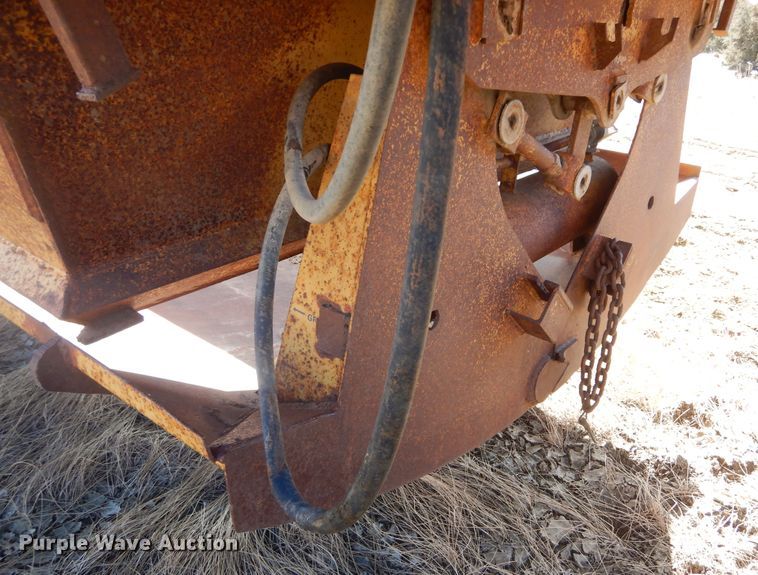 image for item MX9897 1982 Lance B20B39  bottom dump trailer