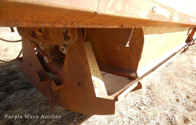 image for item MX9897 1982 Lance B20B39  bottom dump trailer