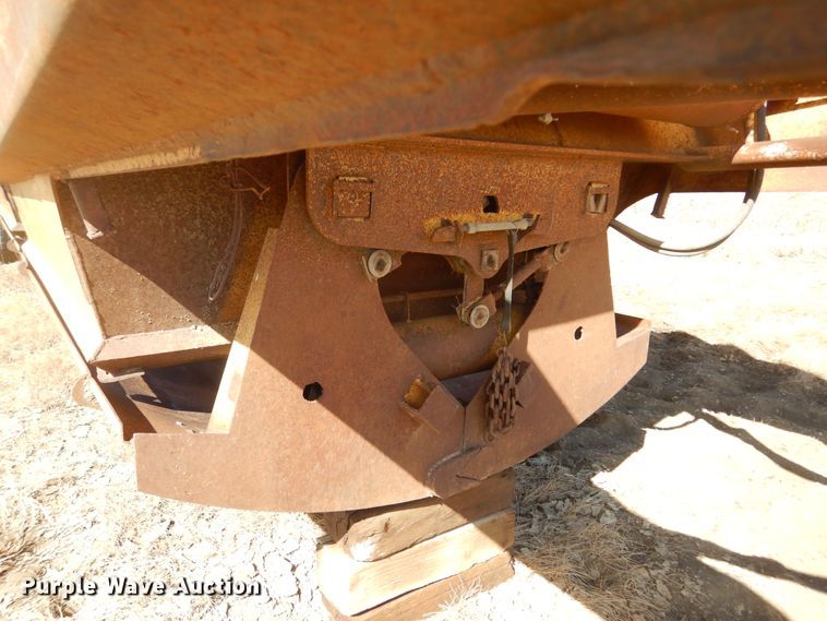 image for item MX9897 1982 Lance B20B39  bottom dump trailer