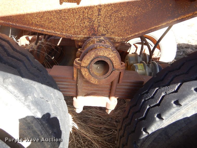 image for item MX9897 1982 Lance B20B39  bottom dump trailer