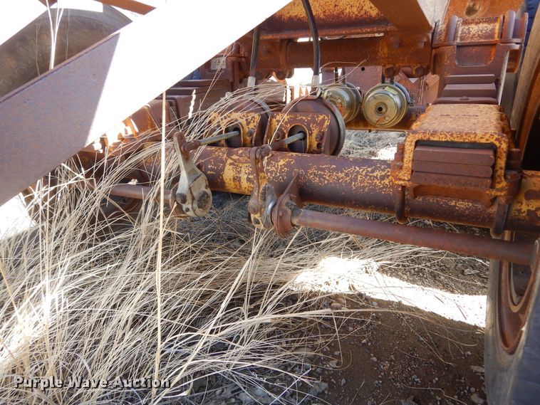 image for item MX9897 1982 Lance B20B39  bottom dump trailer