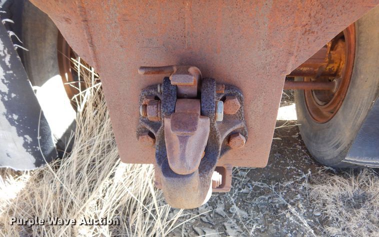 image for item MX9897 1982 Lance B20B39  bottom dump trailer