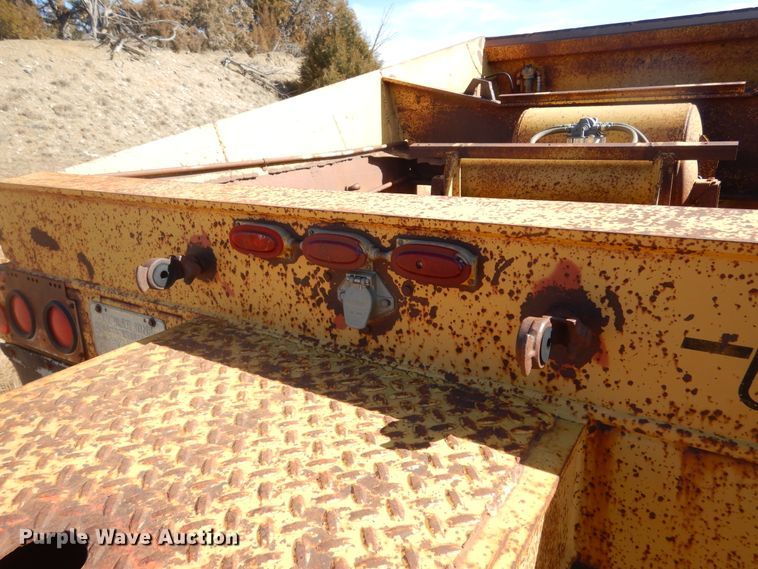 image for item MX9897 1982 Lance B20B39  bottom dump trailer