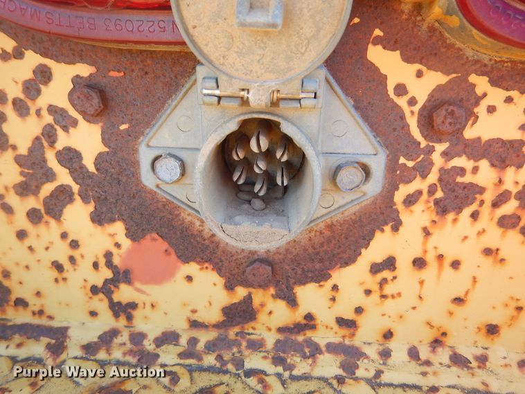 image for item MX9897 1982 Lance B20B39  bottom dump trailer