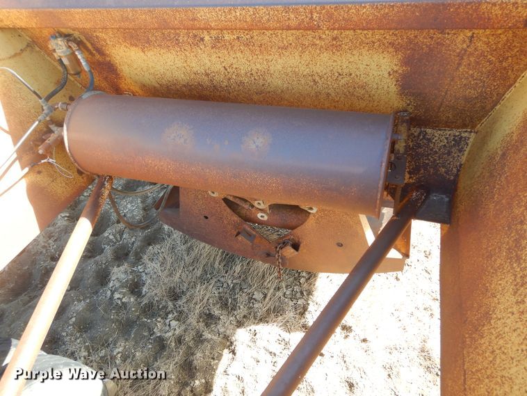 image for item MX9897 1982 Lance B20B39  bottom dump trailer