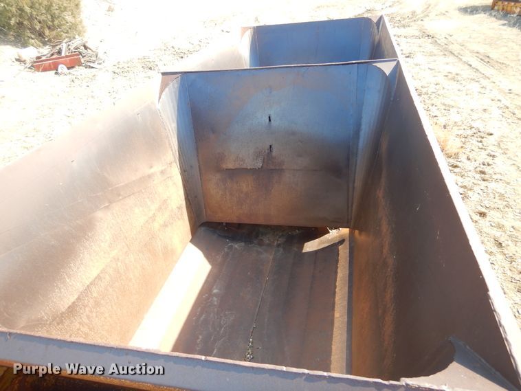 image for item MX9897 1982 Lance B20B39  bottom dump trailer