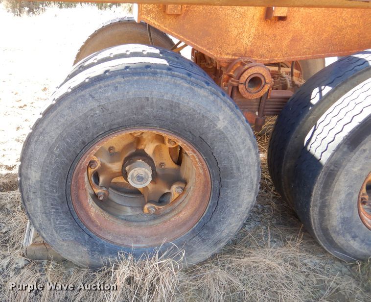 image for item MX9897 1982 Lance B20B39  bottom dump trailer