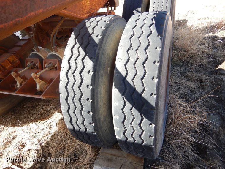 image for item MX9897 1982 Lance B20B39  bottom dump trailer