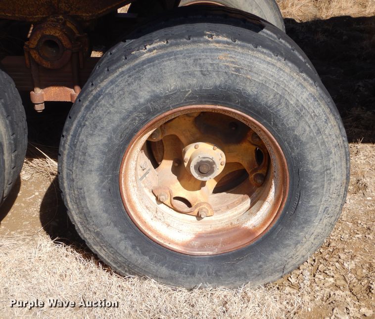 image for item MX9897 1982 Lance B20B39  bottom dump trailer