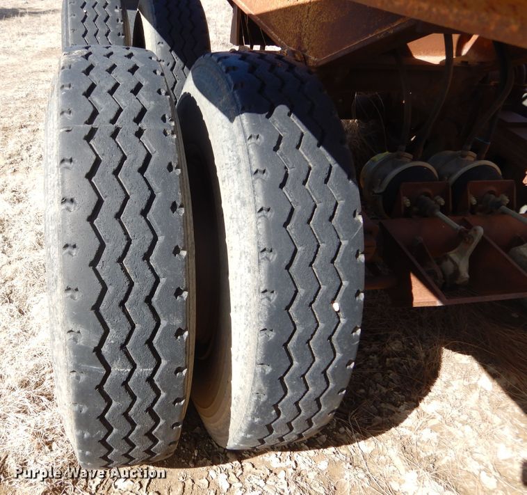 image for item MX9897 1982 Lance B20B39  bottom dump trailer