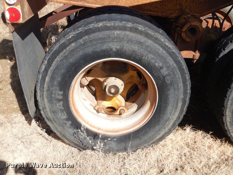 image for item MX9897 1982 Lance B20B39  bottom dump trailer