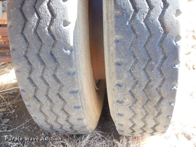 image for item MX9897 1982 Lance B20B39  bottom dump trailer