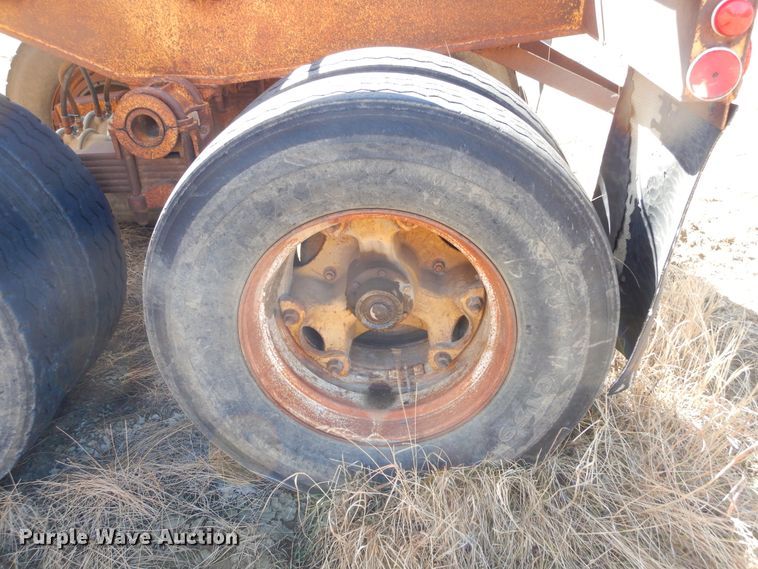 image for item MX9897 1982 Lance B20B39  bottom dump trailer